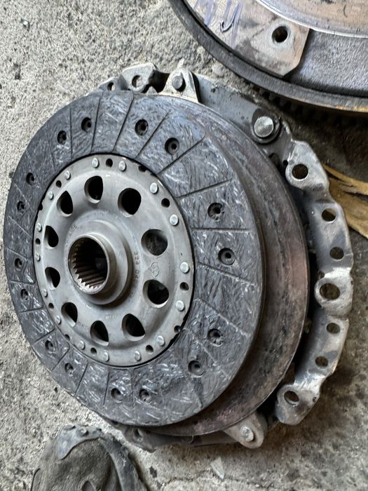 Маховик , съединител н47д20 184