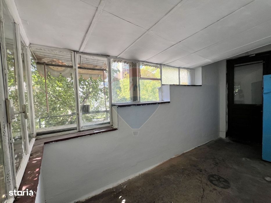 Apartament cu 3 camere de vânzare în zona Bucur Obor