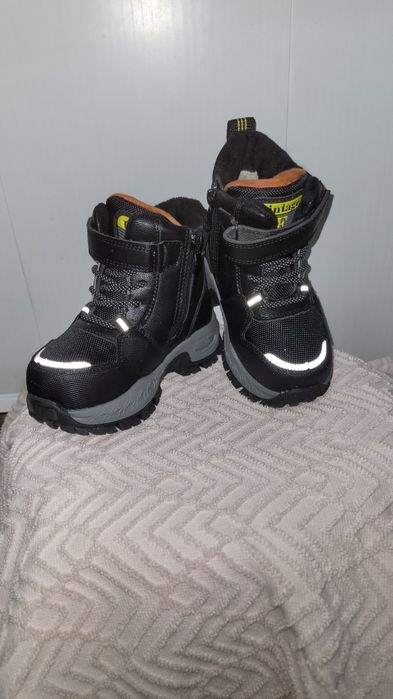 Продам НОВЫЕ детские ботинки