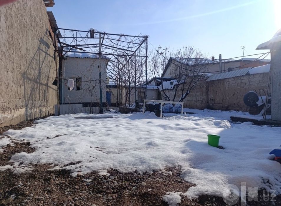 Продаю дом 1 азотчик изюми 4 сотык