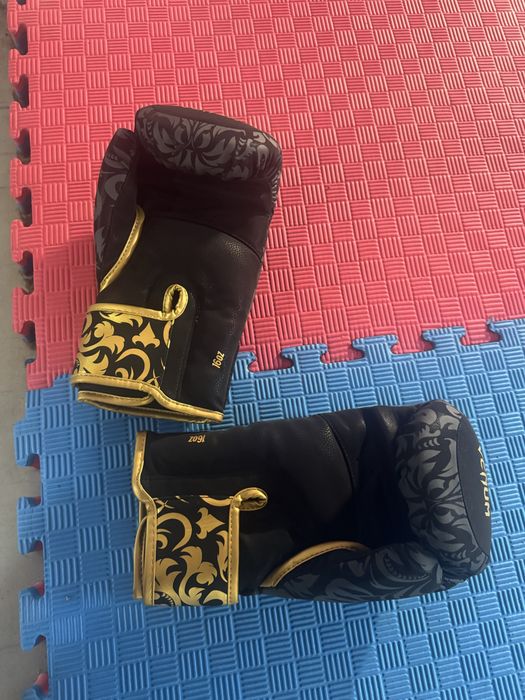 Боксови ръкавици Venum x Tuporia