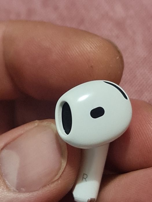Airpods 4 casca dreapta