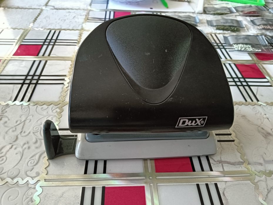 Дырокол для бумаги