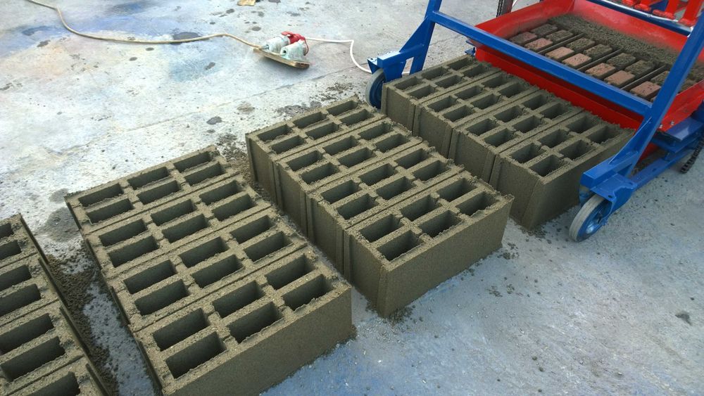 Presa/ Masina/ Vibropresa mobila boltari beton - STANDARD PMV 4B200