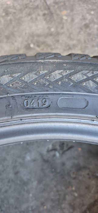 4 anvelope iarna Nokian 245/40/19.Pretul este pe bucata.