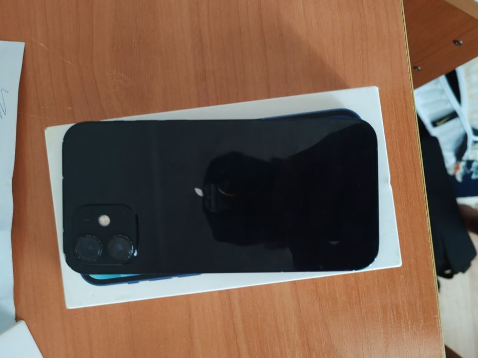 Продам или обмен айфон 12