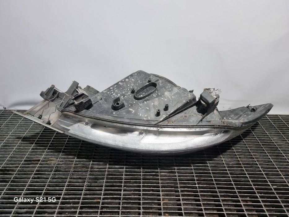 Far Dreapta Ford Kuga 2008 - 2010 SUV 4 Usi (1454) Fara xenon O clema rupta