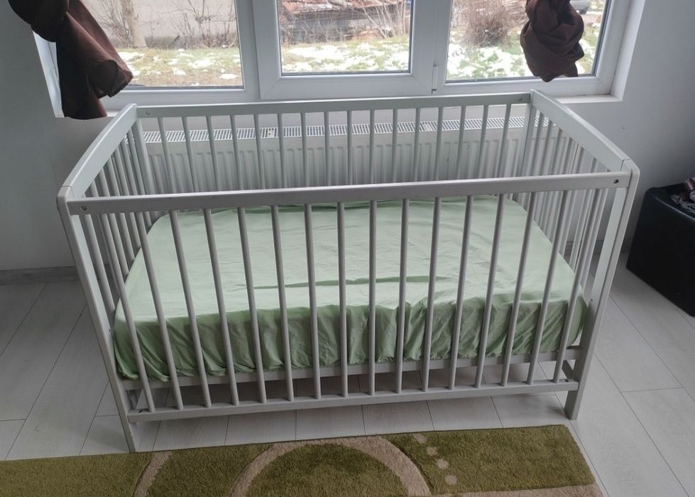 Продавам детско легло