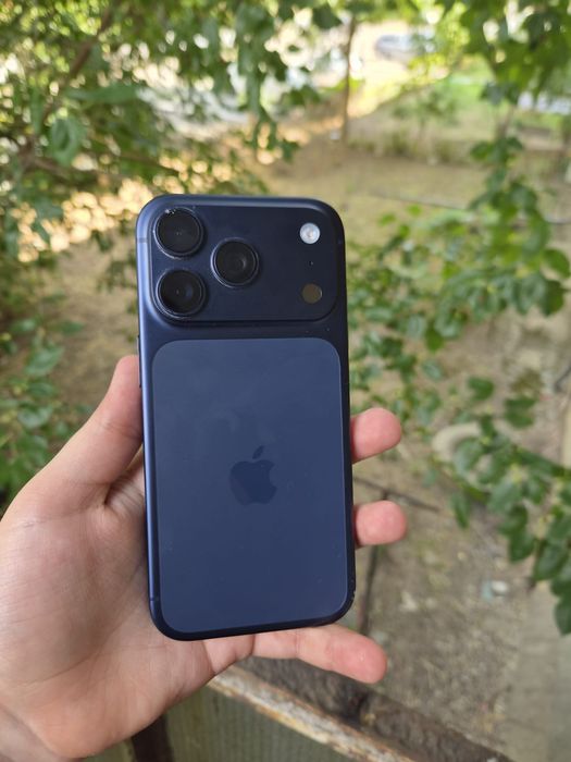Vând sau schimb IPhone 17 pro la cutie