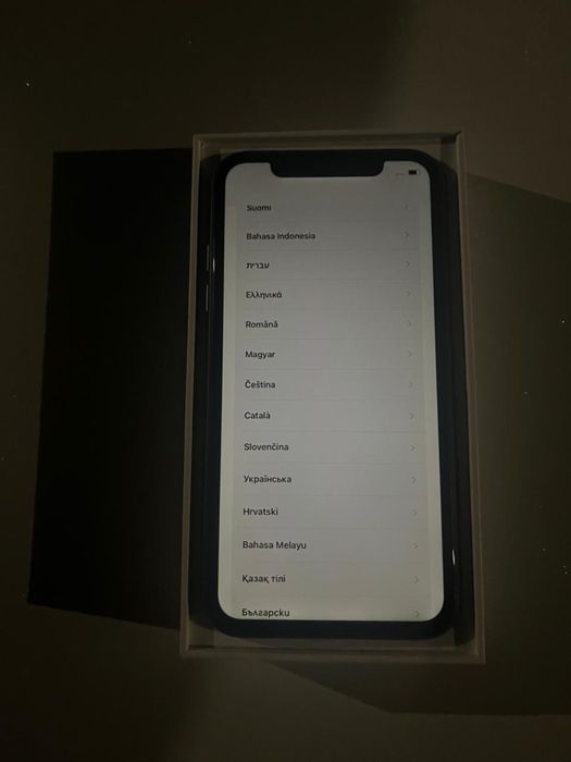 Продаю айфон 11.