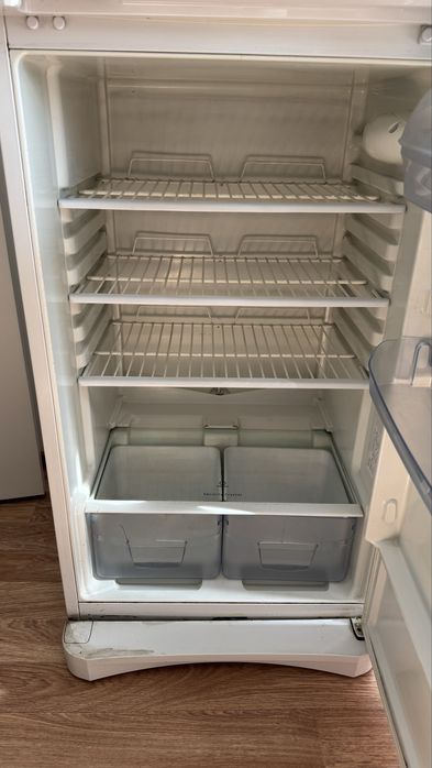 Продается Холодильник Indesit