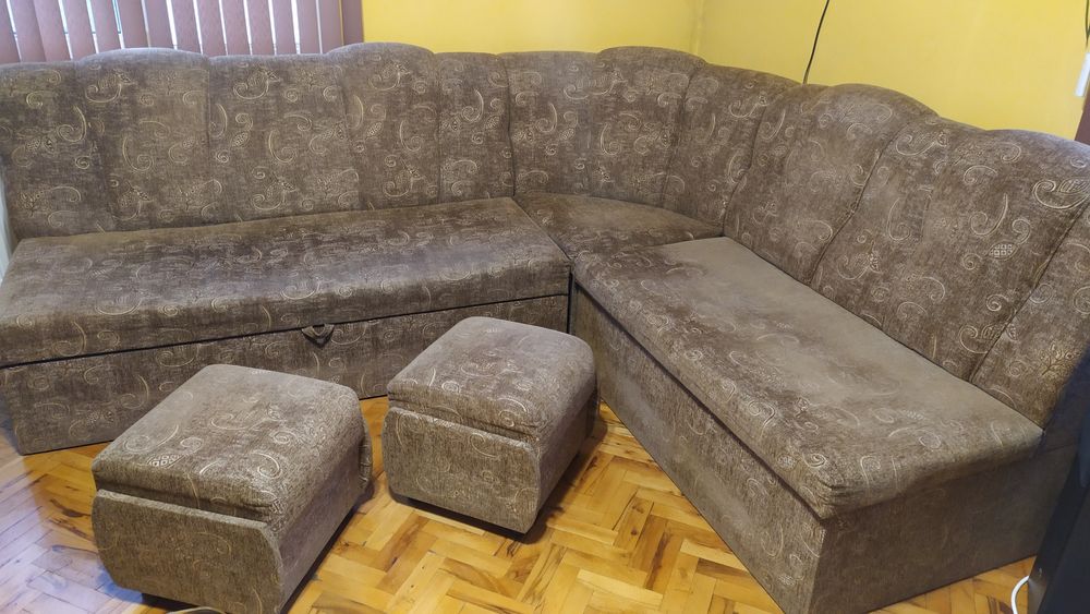 Запазена холова гарнитура с 2 табуретки