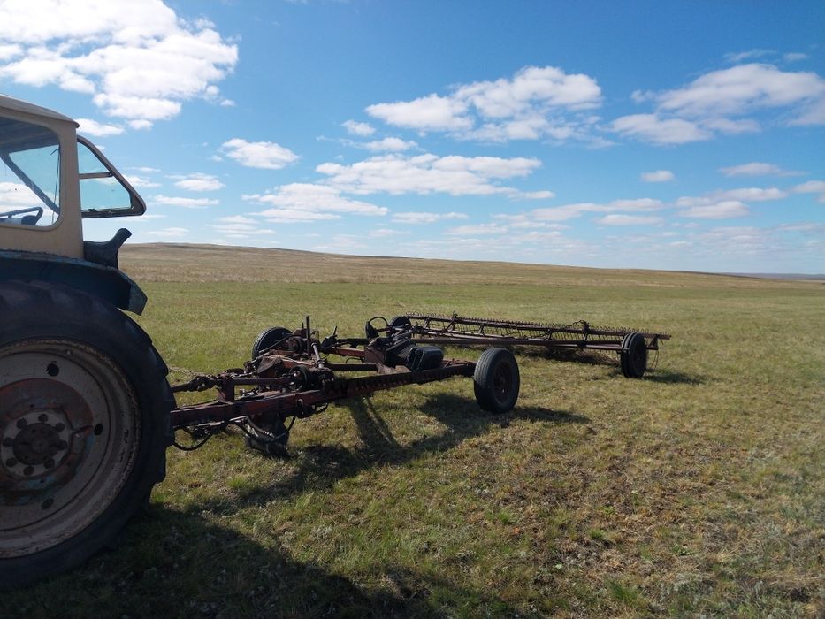 Продаётся  трактор юмызы в комплекте