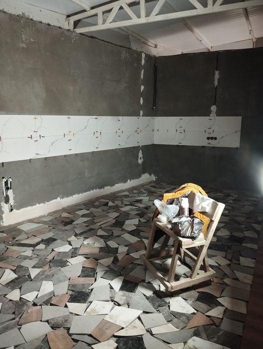 Кафельшик. Городской.  Укладка кафеля. Кафель устаси.