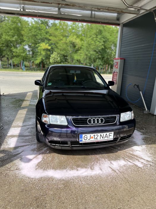 Vând Audi A3 8l