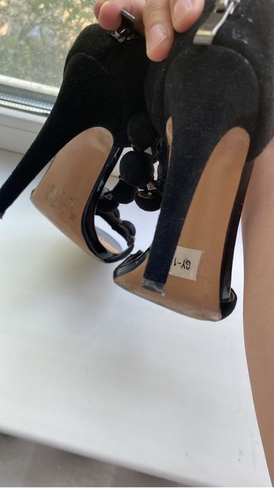 Продам босоножки