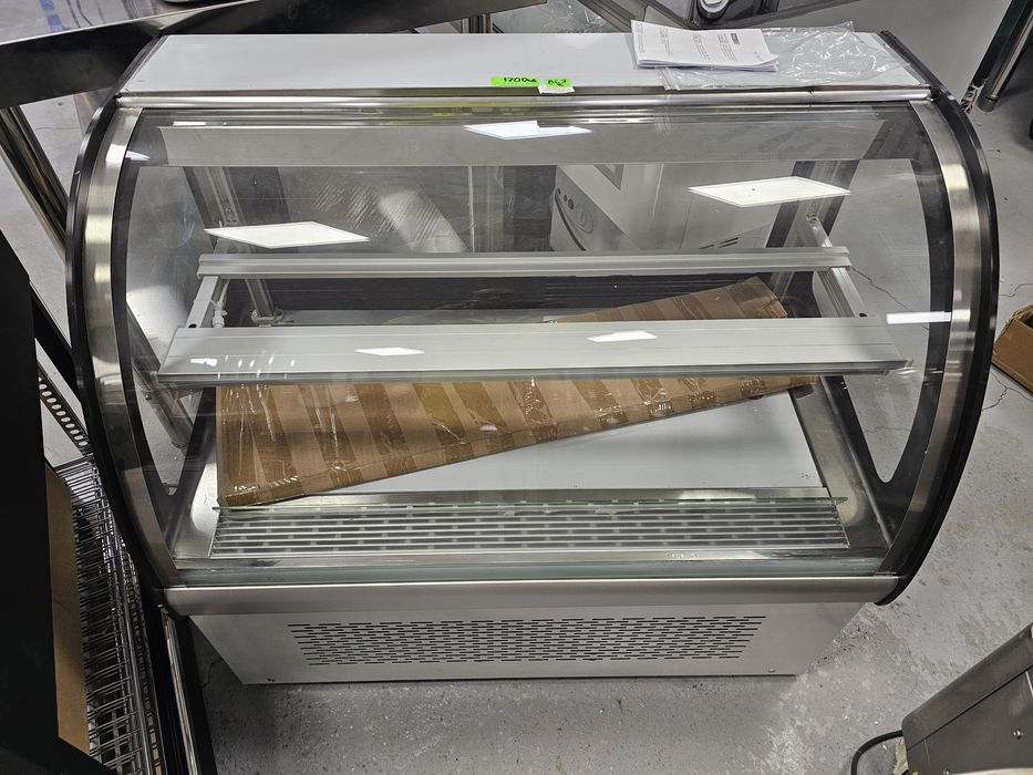 Хладилна витрина  три размера Професионална цена от 1700 лв чисто нови