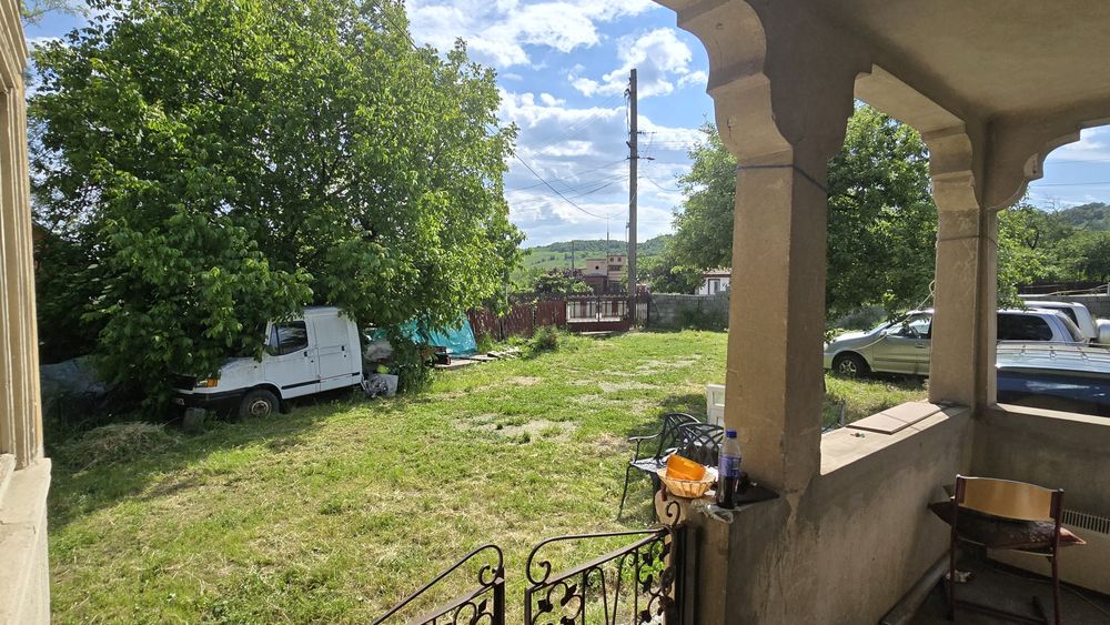 Casa si teren de vanzare