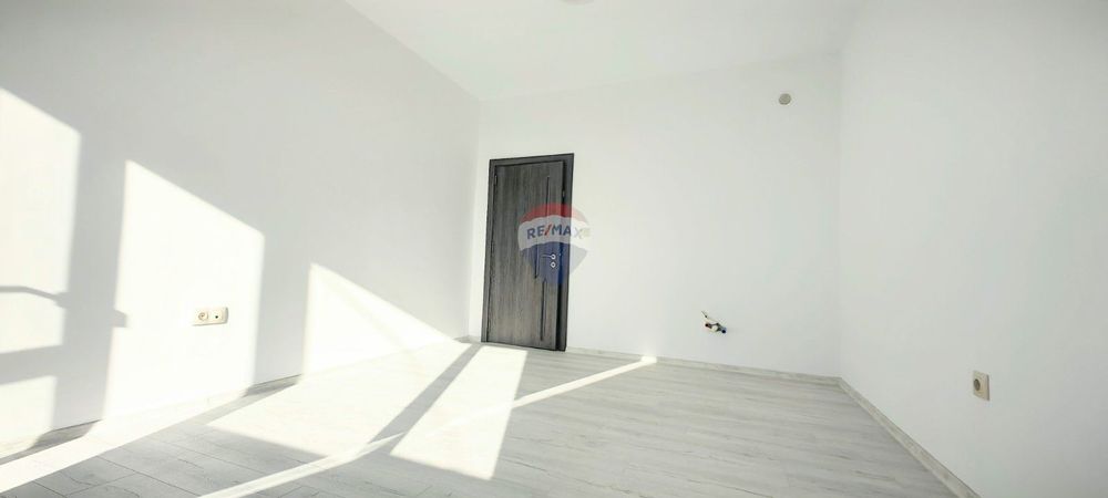 Продава се Тристаен апартамент в Варна, Младост 2 - 60 кв.м за 1189 €/кв.м - Снимка #1