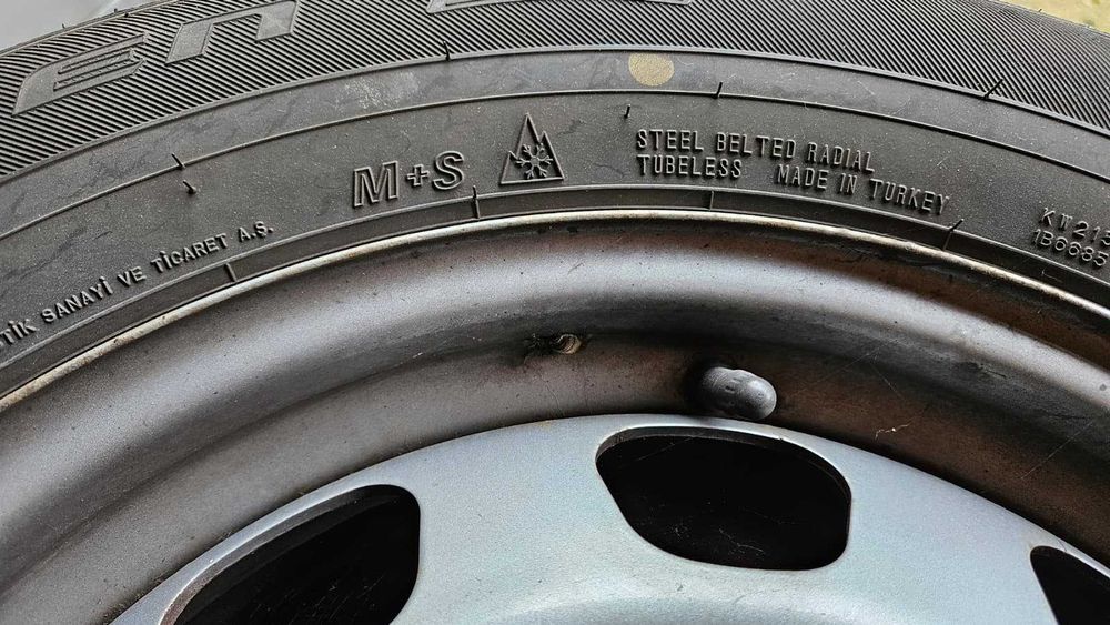Anvelope ranforsate SUV Duster 215/65/R16 98H Anvelope M+S Iarnã DOT 2720