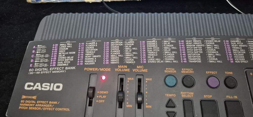 Продам синтезатор CASIO