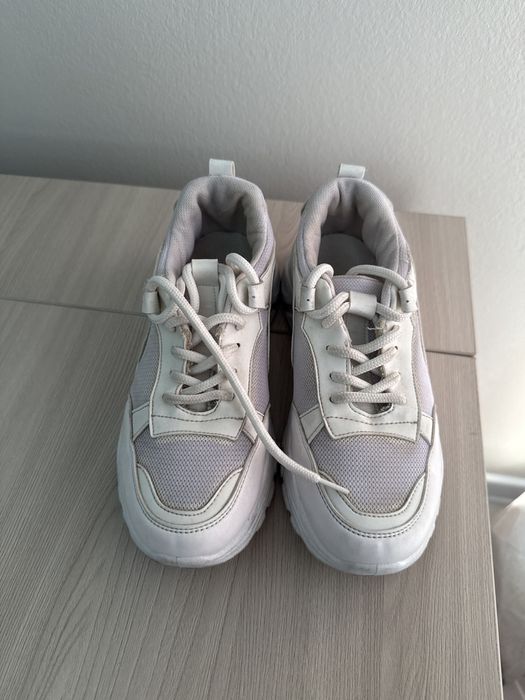 Кроссовки 36 размер. Одевала 3 раза