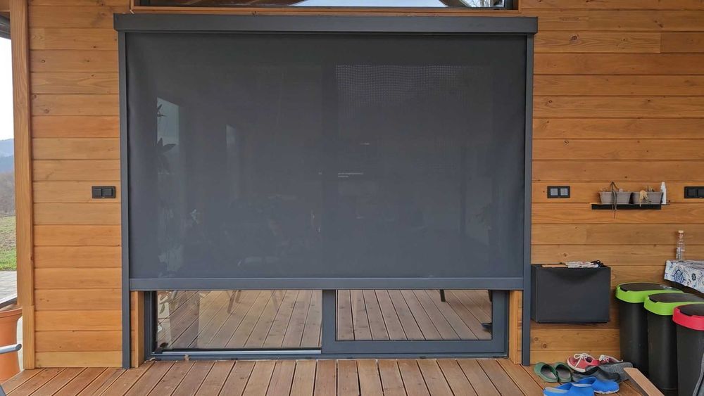 Два броя външни текстилни електрически роло щори 2370 мм X 2505 мм