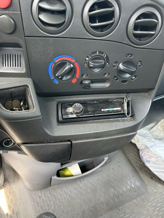 Vând camionetă iveco daily,fara niciun defect,meerge impecabil