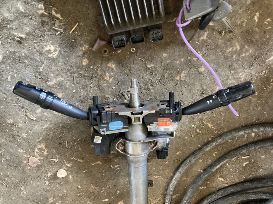 Компютър двигател, блок управление дюзи, лосчета мигачи за Авенсис Т25