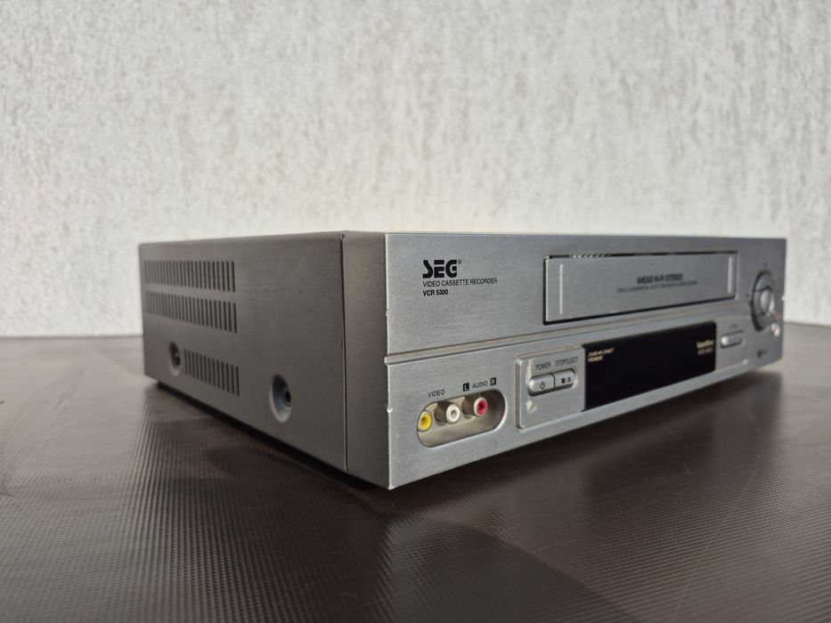 Vând video casette recorder marca SEG model VCR-5300,  fabricat made in Korea 

- CENTER MOUNT 6 HEAD 

- hifi stereo 

- VHS pal 

- Video sistem