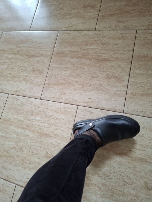 Vind papuci tip sandale cu metal în față  mărimea 42.