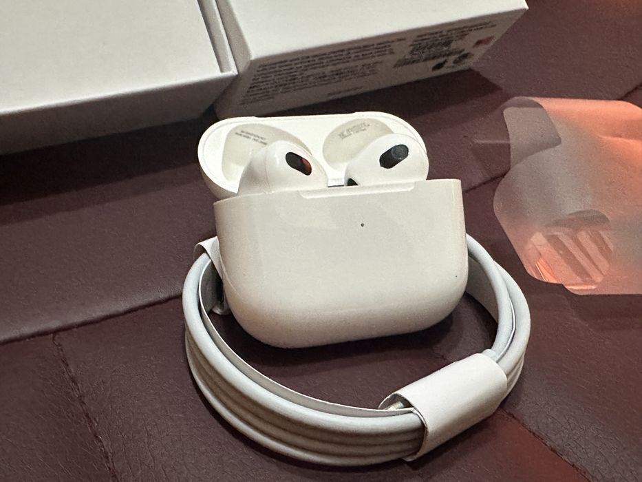 НОВИ Безжични слушалки AirPods 3 Gen в пълен комплект
