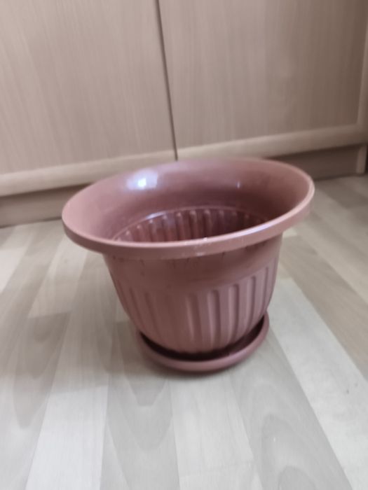 Продается горшок для цветов