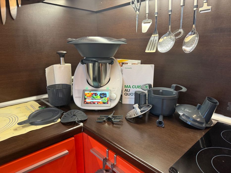 Thermomix TM6  и с Cutter в перфектно състояние