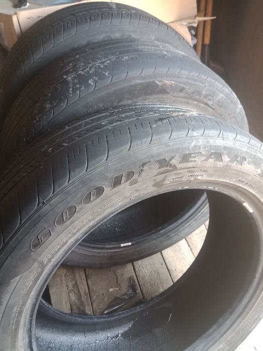 Продам летн резину Goodyear 235'55'20