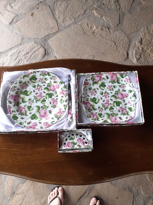 Порцеланови подноси