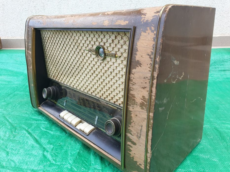 Vând Radio Nordmende model Fidelio-functional,made Germany  1954-1956-