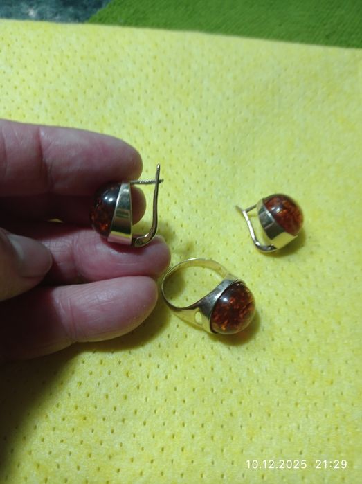 Продается янтарный комплект