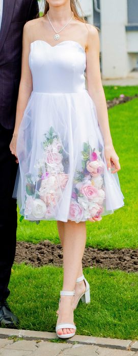 Rochie alba, cu flori 3D, pentru cununie civila, marime XS-S