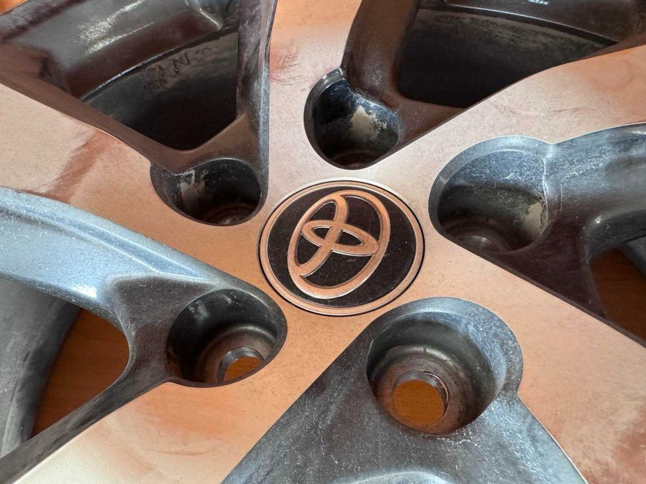 Оригинални джанти Toyota 18 цола с датчици и капачки