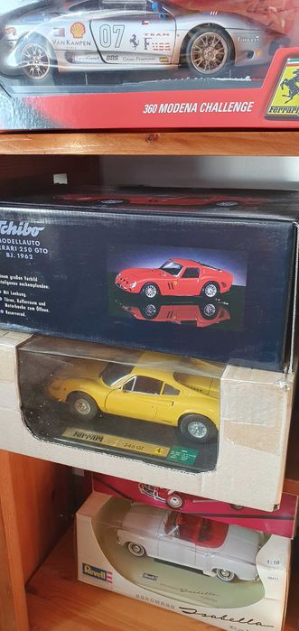 Machete Ferrari scară 1:18,diferite modele si producători