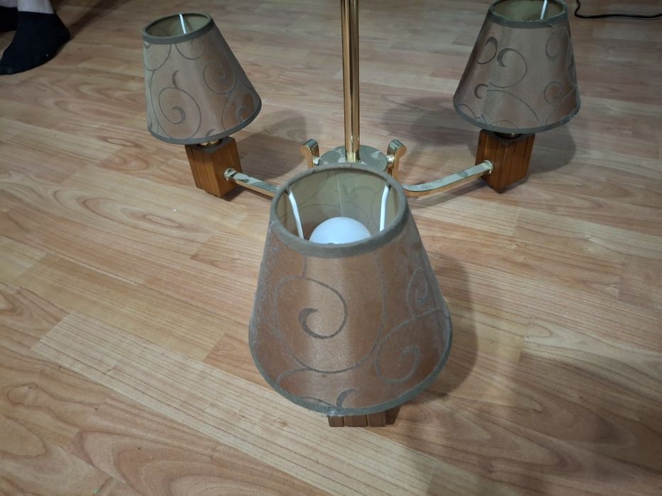 Продам люстру 3х ражковая