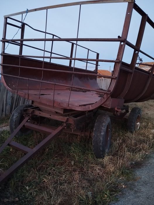 Прицеп сеновозный 2ПТС4