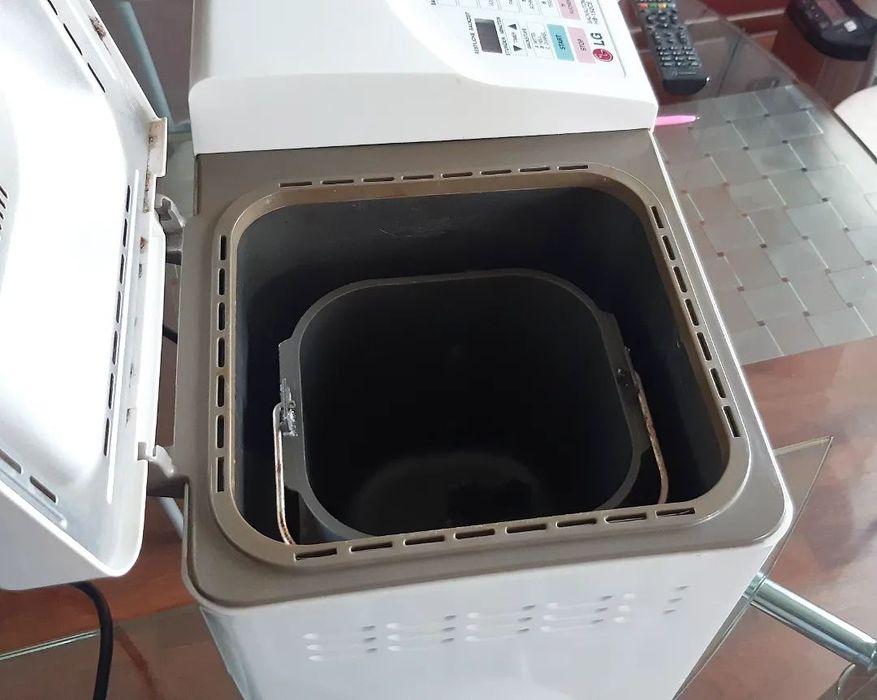 Хлебопечь немецкая LG HB-152CE