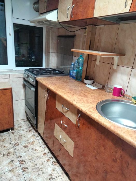 Proprietar vând apartament 2 camere, etaj 2/4, Strada Uioara, parcare