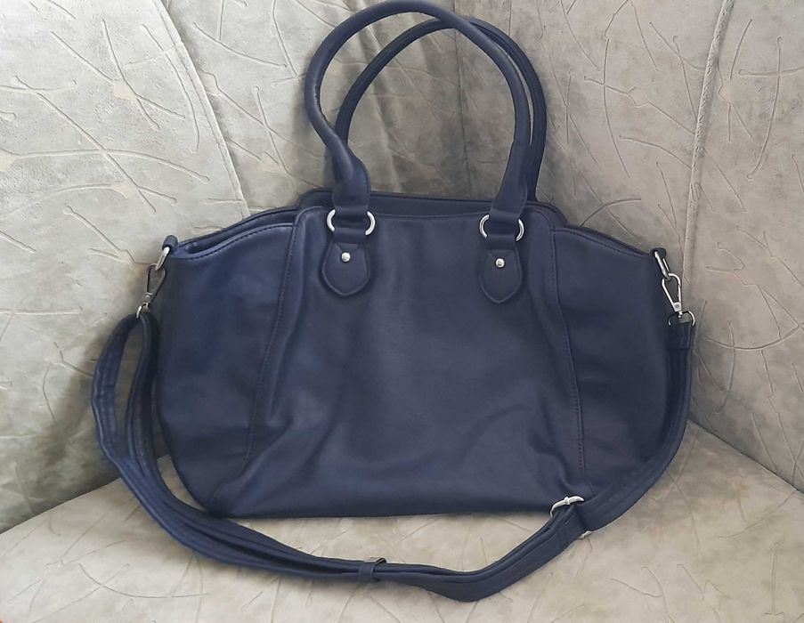 Дамска чанта на AMQ