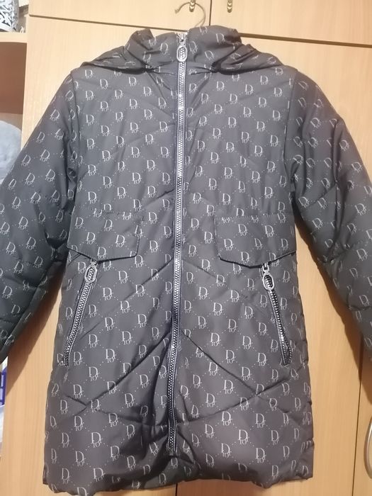 Продам курточки на весну