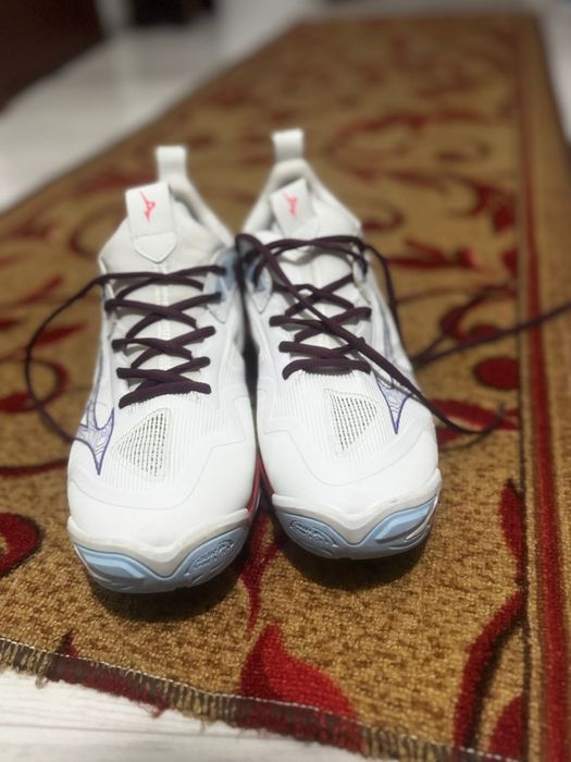 Продам новые кроссовки