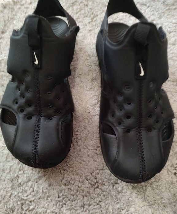 2 чифта сандали Найк и лот дрешки размер 128