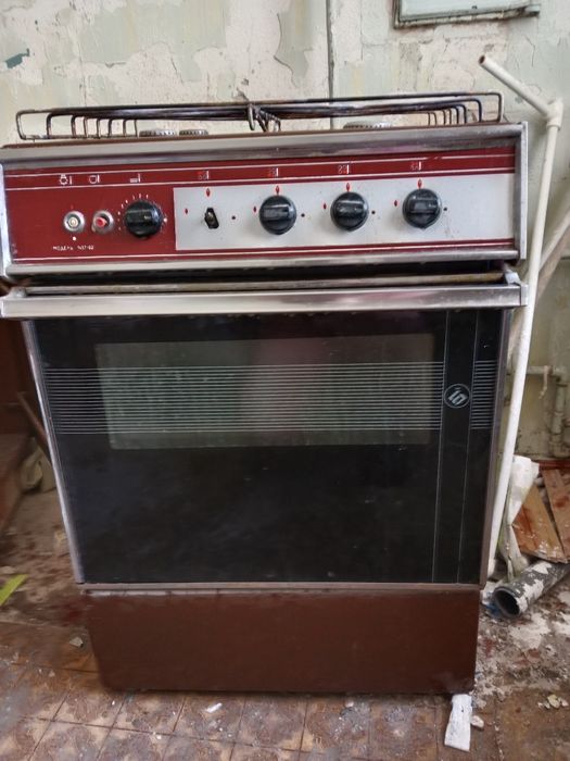 Продам газовую плиту